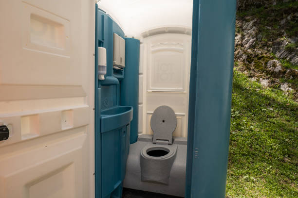 Best Porta potty delivery and setup  in Cedar Point, NC